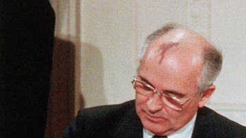 Los expresidentes Mijaíl Gorbachov y Donald Reagan.