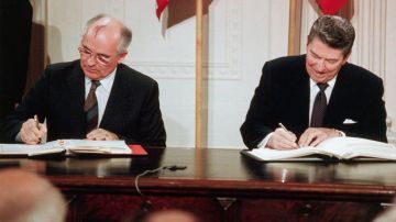 Los expresidentes Mijaíl Gorbachov y Donald Reagan.