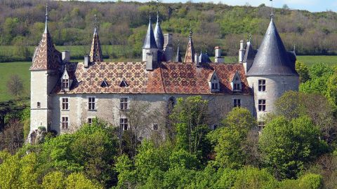 Castillo de Rochepot. Wikimedia Commons.