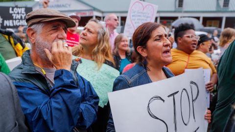 ICE libera a estas familias justo antes de las elecciones para crear un sentimiento de "crisis"