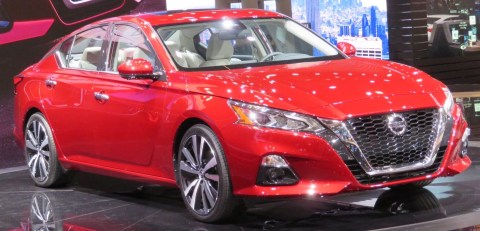 2019_Nissan_Altima_Platinum_(6th_Gen)_front_4.2.18