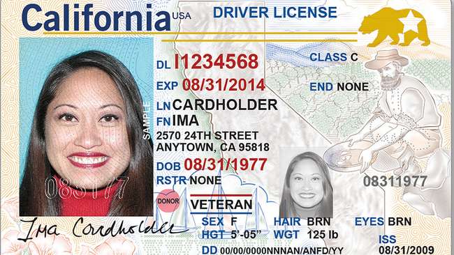 Ejemplo de licencia que es Real ID en California.
