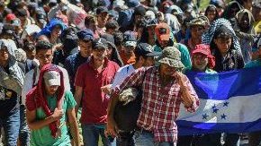Avanza el éxodo de miles de centroamericanos que huyen de la violencia de la región