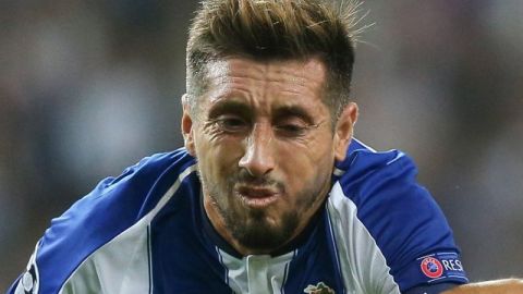 Héctor Herrera está por terminar su contrato con el Porto y ya se cotiza. (Foto: EFE/JOSE COELHO)