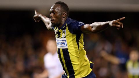 Usain Bolt colaboró con dos goles en el triunfo del Central Coast Mariners