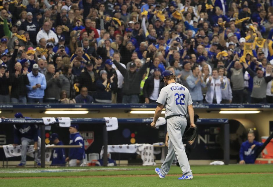 Clayton Kershaw se fue tras la salida más breve de su carrera en playoffs.