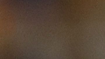 Cody Bellinger lanza su bate en frustración tras ser puesto out en la novena.