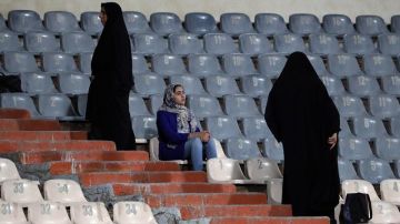Las mujeres iraníes que ingresaron al estadio de fútbol fueron duramente criticadas