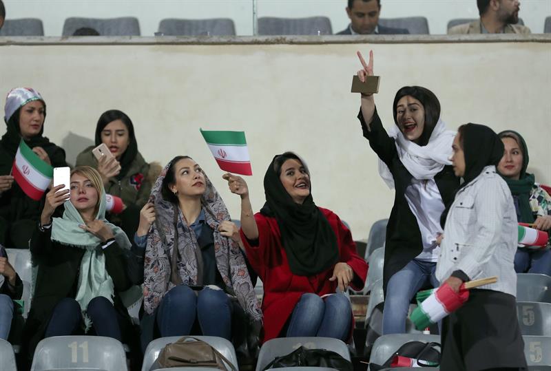 Tuvieron que pasar casi cuatro décadas para que las mujeres en Irán ingresaran de nuevo a un estadio