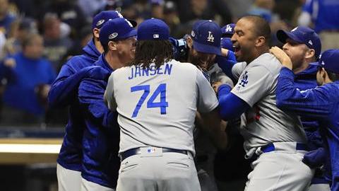 Los Angeles Dodgers vencieron 5-1 a Milwaukee Brewers en el séptimo juego