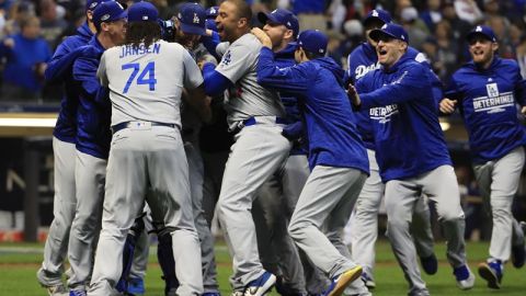 Los Angeles Dodgers vencieron 5-1 a Milwaukee Brewers en el séptimo juego