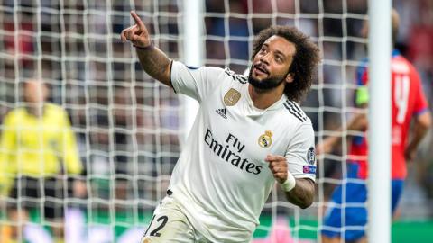 Marcelo vive en Madrid.