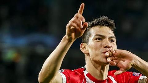 Hirving Lozano abrió el marcador en Wembley, tras marcarle al Tottenham Hotspur