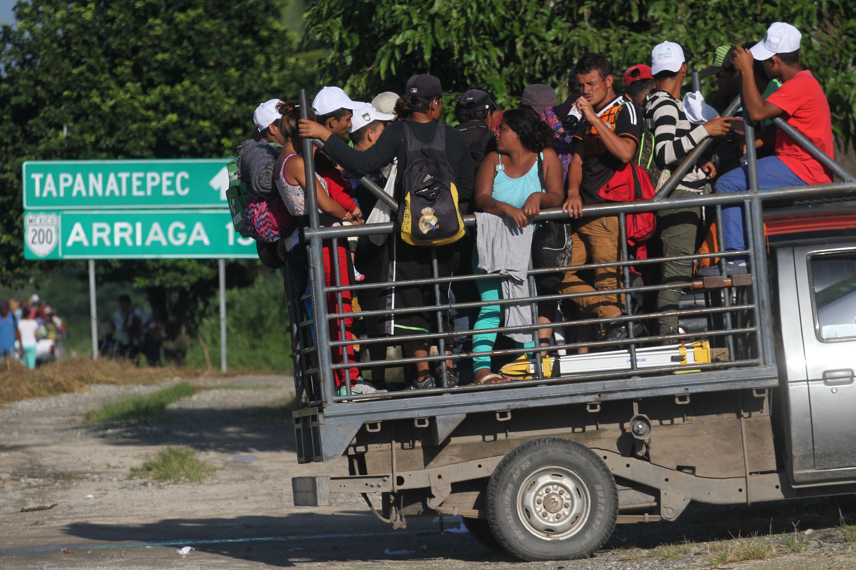 Trump Se Aprovecha De La Caravana Migrante - La Opinión