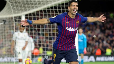 Luis Suárez hizo añicos al Real Madrid en la victoria del Barcelona 5-1. (Foto: EFE/EPA/Enric Fontcuberta)