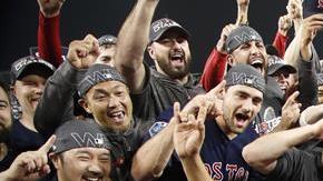 Los Medias Rojas de Boston se coronaron campeones de la Serie Mundial al vencer a Los Angeles Dodgers en el juego 5. (Foto: EFE/EPA/MIKE NELSON)