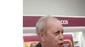 El ataque fue grabado en un supermercados Sainsbury de Londres.