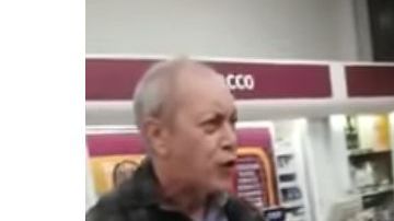 El ataque fue grabado en un supermercados Sainsbury de Londres.