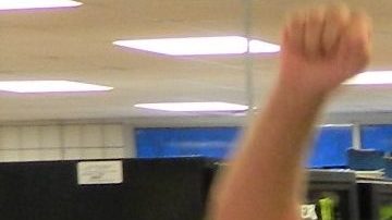 Charles Martin con su premio de la Lotería de Virginia.