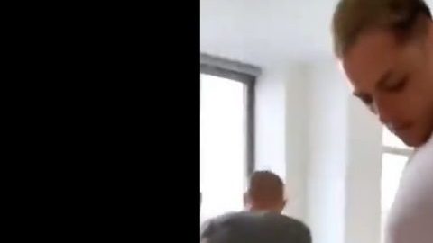 Chicharito y Sarah Kohan siguen divirtiendose mientras el West Ham pierde.