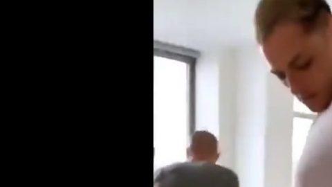 Chicharito y Sarah Kohan siguen divirtiendose mientras el West Ham pierde.