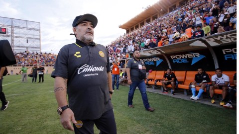 Diego Armando Maradona padece artrosis y ya no tiene castílagos en las rodillas