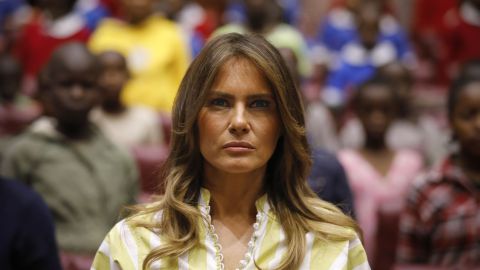 El pasado de Trump no perdona a Melania en su visita a Africa