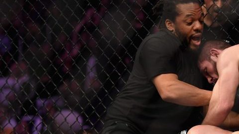 El ruso Khabib Nurmagomedov venció al irlandés Conor McGregor en UFC 229.