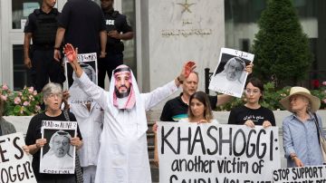 Activistas realizaron protestas frente Embajada de Arabia Saudita en Washington.