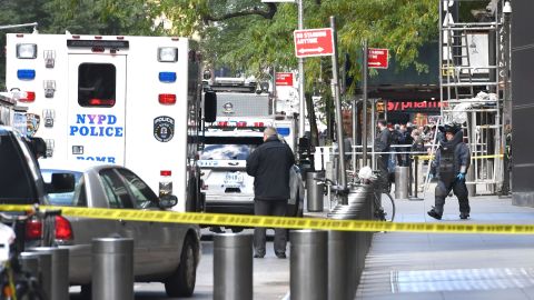 Elementos del NYPD mantienen fuerte vigilancia en torno al Columbus Circle.