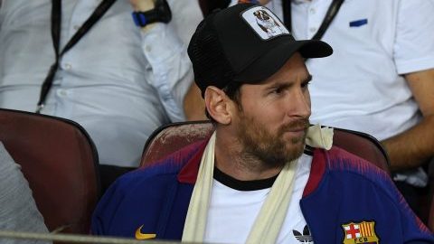 Lionel Messi y su hijo Thiago apoyaron al Barcelona en su partido frente al Inter. (Foto: David Ramos/Getty Images)