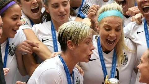 La FIFA aumentó los premios para el Mundial Femenil 2019, pero incrementó la brecha con el varonil. (Foto: Rich Lam/Getty Images)