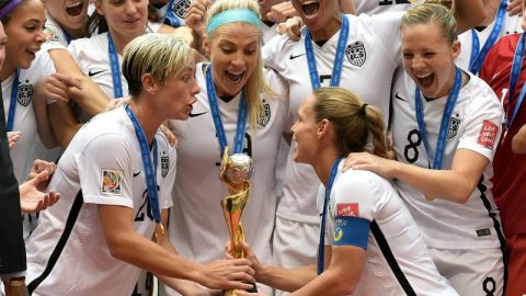 La FIFA aumentó los premios para el Mundial Femenil 2019, pero incrementó la brecha con el varonil. (Foto: Rich Lam/Getty Images)