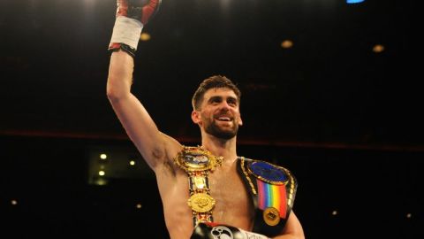 Rocky Fielding, el británico que busca noquear al Canelo. (Foto: Nathan Stirk/Getty Images)