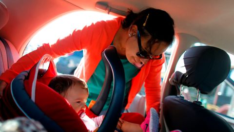 Protege la vida e tu pequeño con el asiento elevado adecuado