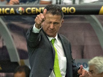 El técnico colombiano Juan Carlos Osorio está en un dilema. (Foto: Imago7/Etzel Espinosa)
