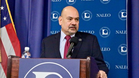 El principal ejecutivo de NALEO, Arturo Vargas, dice que los latinos tienen más poder político pero están siendo ignorados por las campañas y partidos. Foto: María Peña/Impremedia