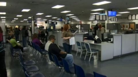 Se estima que hasta 3.4 millones de californianos ya tienen la Real ID . (Archivo)