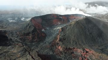 Las paredes de la Fisura 8 del volcán Kilauea aparecen incandescentes el 8 de septiembre.