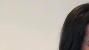 La Congresista Nanette Díaz Barragán (izq.) con una activista.