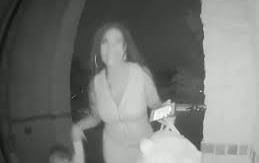 Imágenes de cámara de seguridad muestran a niño siendo abandonado.