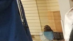 El trabajador Ricardo Ponce (i) junto a un paciente de diálisis. / foto: suministrada.