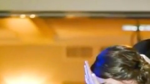 Esta novia no puede dejar de llorar al escuchar la voz de su padre.