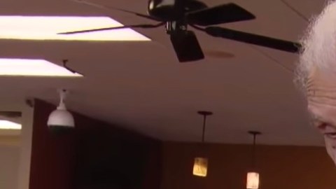 El peluquero más viejo del mundo.