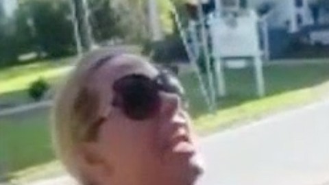 "Usted se tiene que largar de vuelta a su maldito país"