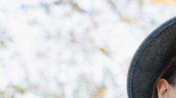 cabello rizado en otoño