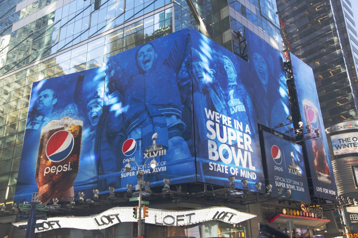 Supermercado se niega a vender Pepsi con el logo de la NFL - La Opinión