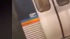 Salva a su madre de ser arrollada por el tren