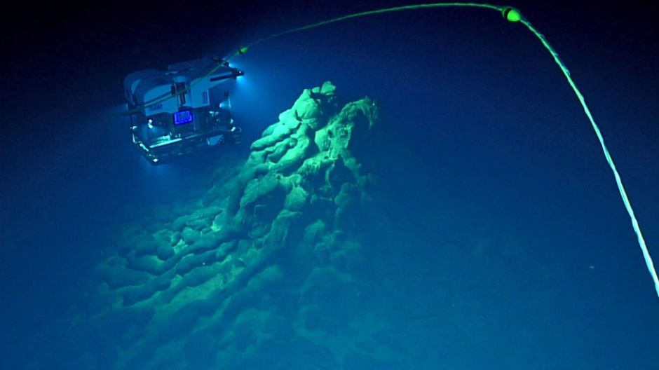 Qué revela la erupción volcánica submarina más profunda de la que se