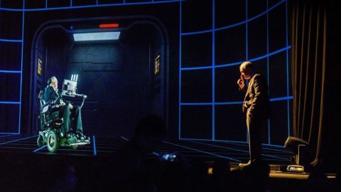 Stephen Hawking (en la foto) usó hologramas para dar conferencias.